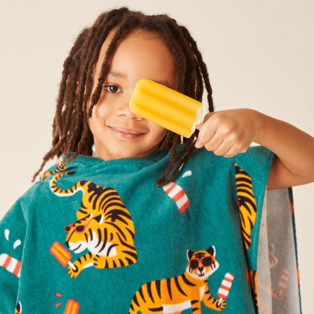 FY23_KIDS_SUMMER_ESSENTIALS_2022_02371_TIGER_ON-FIG_05