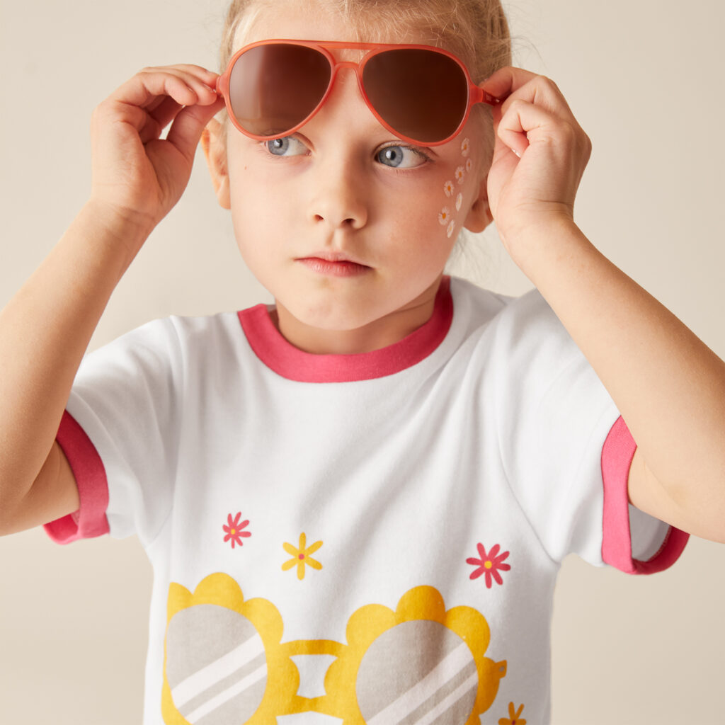 FY23_KIDS_SUMMER_ESSENTIALS_2022_6852_DAISY_PJs_ON-FIG_06